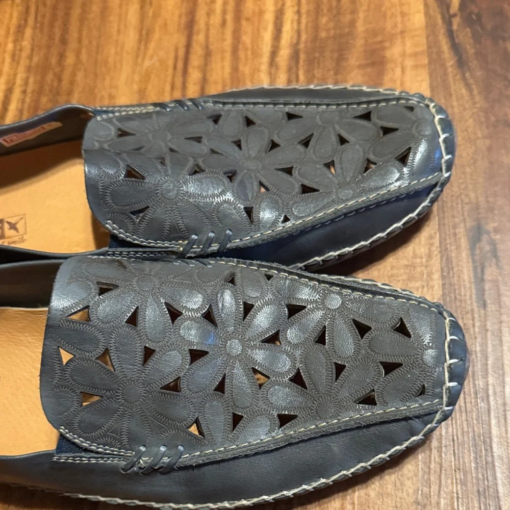 PIKOLINOS Men's Dark Gray Cut-Out Loafers